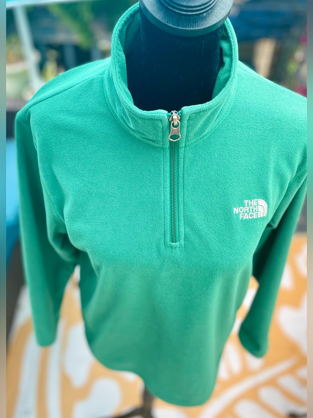 The North Face Boys Green, Large, 1/4 Zip. - Picture 2 of 10